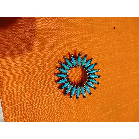 starburst brooch approx. 1" wide Turquoise colored stones not natural I don't th - Picture 1 of 3